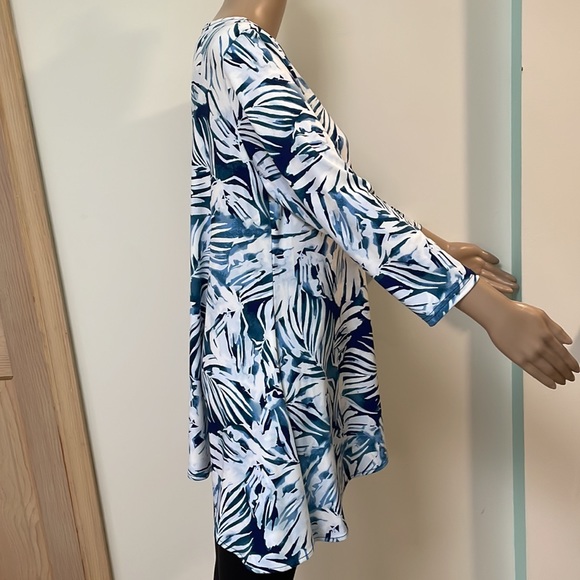Alfani Blue and White Fern Print Swing Top - Picture 5 of 8